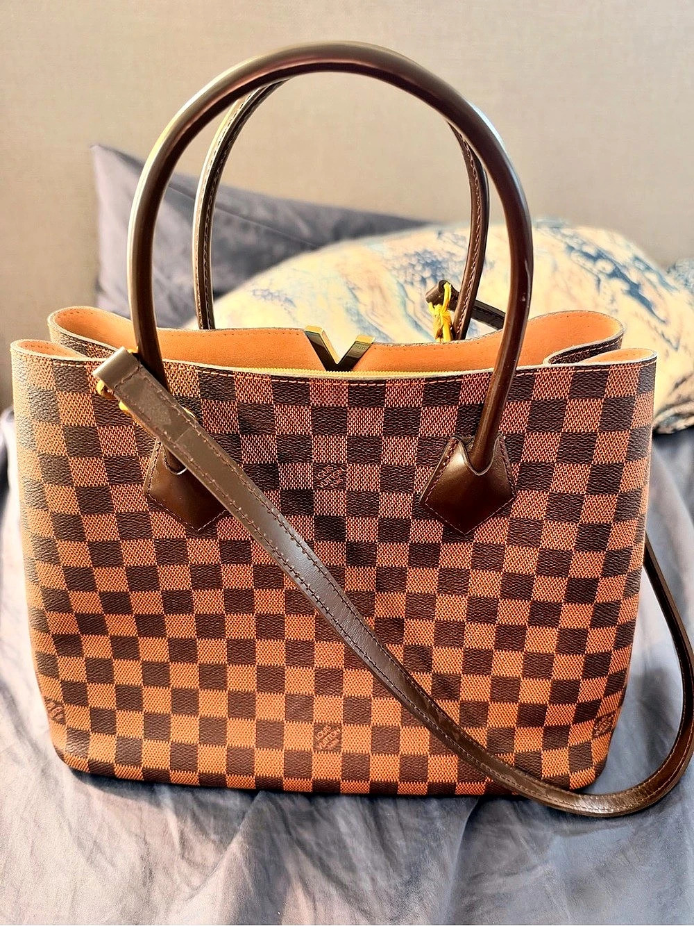 Louis Vuitton Kensington Damier Ebene Tote NWT in Brown